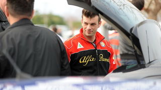 Zadar, 250312.
Vlasnici i ljubitelji automobilske marke Alfa Romeo okupili su se jutros na parkiralistu jedrilicarskog kluba Uskok kako bi pokazali svoje limene ljubimce i razgledali tudje.
Na slici: detalj sa dogadjanja.
Foto: Luka Gerlanc / CROPIX Zadar, 250312.
Vlasnici i ljubitelji automobilske marke Alfa Romeo okupili su se jutros na parkiralistu jedrilicarskog kluba Uskok kako bi pokazali svoje limene ljubimce i razgledali tudje.
Na slici: detalj sa dogadjanja.
Foto: Luka Gerlanc / CROPIX