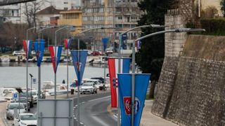 Zadar ukrašen zastavama ususret obljetnici akcie Maslenica