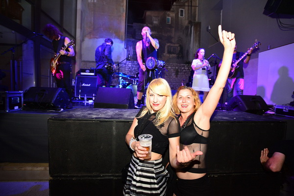 Svaki koncert Kultur shocka u Zadru posebna je priča. Tako je bilo i sinoć na Poljani Branka Stojakovića!