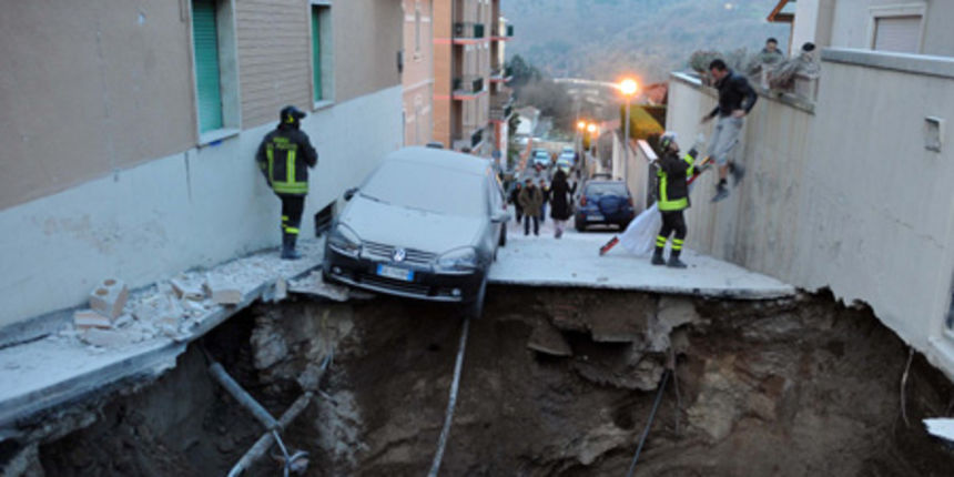 Potres u LAquili (Foto: lastampa.it) Potres u LAquili (Foto: lastampa.it)