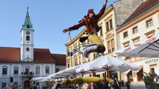 Šesti dan Špancirfesta, nastup uličnih performera Jesters Šesti dan Špancirfesta, nastup uličnih performera Jesters