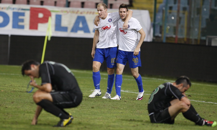 Bukurest, 260810.
Gradski stadion.
Uzvratna utakmica cetvrtog kola kvalifikacija za Europsku ligu izmedju Uniree i Hajduka.
Na fotografiji: slavlje igraca Hajduka.
Foto: Ante Cizmic / CROPIX