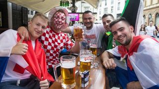 Hrvatski navijači okupirali Lens uoči utakmice s Portugalom, Photo: PIXSELL Hrvatski navijači okupirali Lens uoči utakmice s Portugalom, Photo: PIXSELL