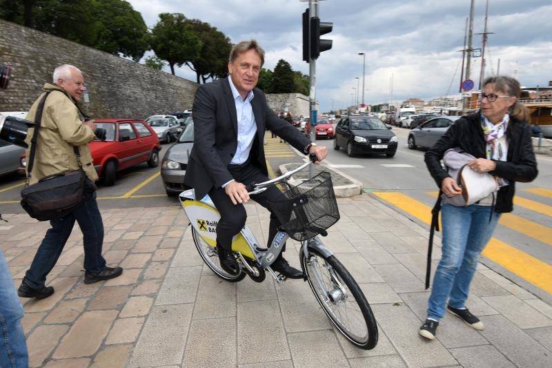 Od danas i Zadar ima nextbike sustav javnih bicikala. Na 4 lokacije moći će se iznajmiti ukupno 25 bicikala. Foto: Dino Stanin/PIXSELL Od danas i Zadar ima nextbike sustav javnih bicikala. Na 4 lokacije moći će se iznajmiti ukupno 25 bicikala. Foto: Dino Stanin/PIXSELL