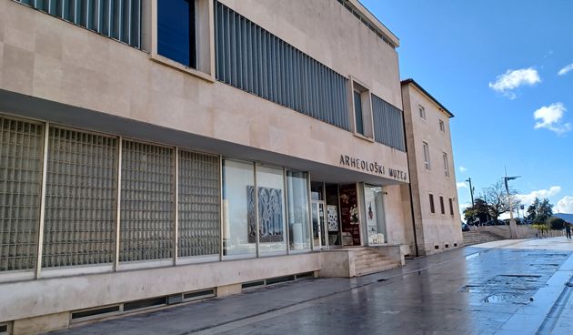 Sunčan zimski dan, Sveučilište u Zadru, Arheološki muzej, Forum, Donat, riva, more, Branimirova obala…