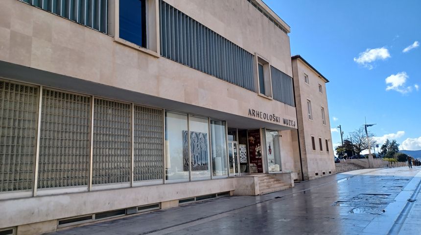 Sunčan zimski dan, Sveučilište u Zadru, Arheološki muzej, Forum, Donat, riva, more, Branimirova obala…