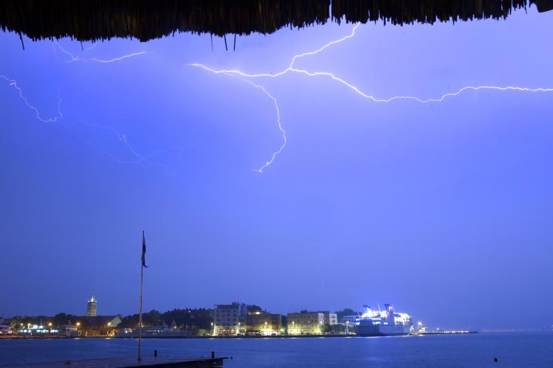 Grmljavinsko nevrijeme 11. rujna 2013. Foto: Filip Brala/PIXDELL Grmljavinsko nevrijeme 11. rujna 2013. Foto: Filip Brala/PIXDELL