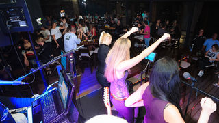 Toto i kraljice u Posh Pubu – foto Ivan Toman Toto i kraljice u Posh Pubu – foto Ivan Toman