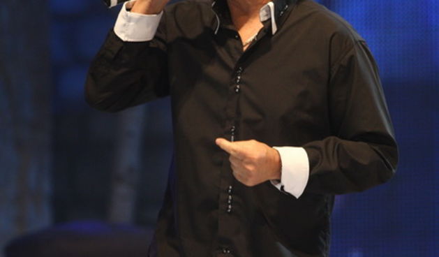 Zadar, 121110.
Dvorana Kresimira Cosica.Festival zabavne glazbe Zadar2010.Prva vecer.
Na fotografiji : nastup Dusko Lokin.
Foto : Vladimir Ivanov / Cropix