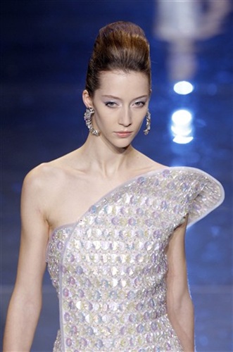 Gibsonove djevojke, genijalni Galliano i ljutiti Armani (Index.hr)