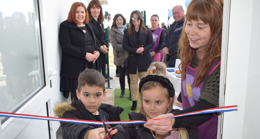 Općina Sv. Filip i Jakov svečano otvorila DV “Cvitak” u Raštanima Gornjim Općina Sv. Filip i Jakov svečano otvorila DV “Cvitak” u Raštanima Gornjim