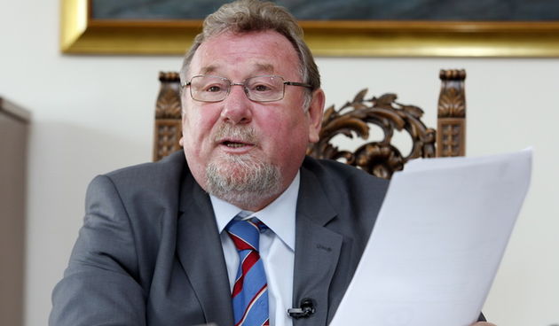 Zagreb, 210911.
Potpredsjednik Sabora Vladimir Seks dao je danas izjavu o srbijanskim optuznicama za ratne zlocine iz 1991.
Foto: Davor Pongracic / CROPIX