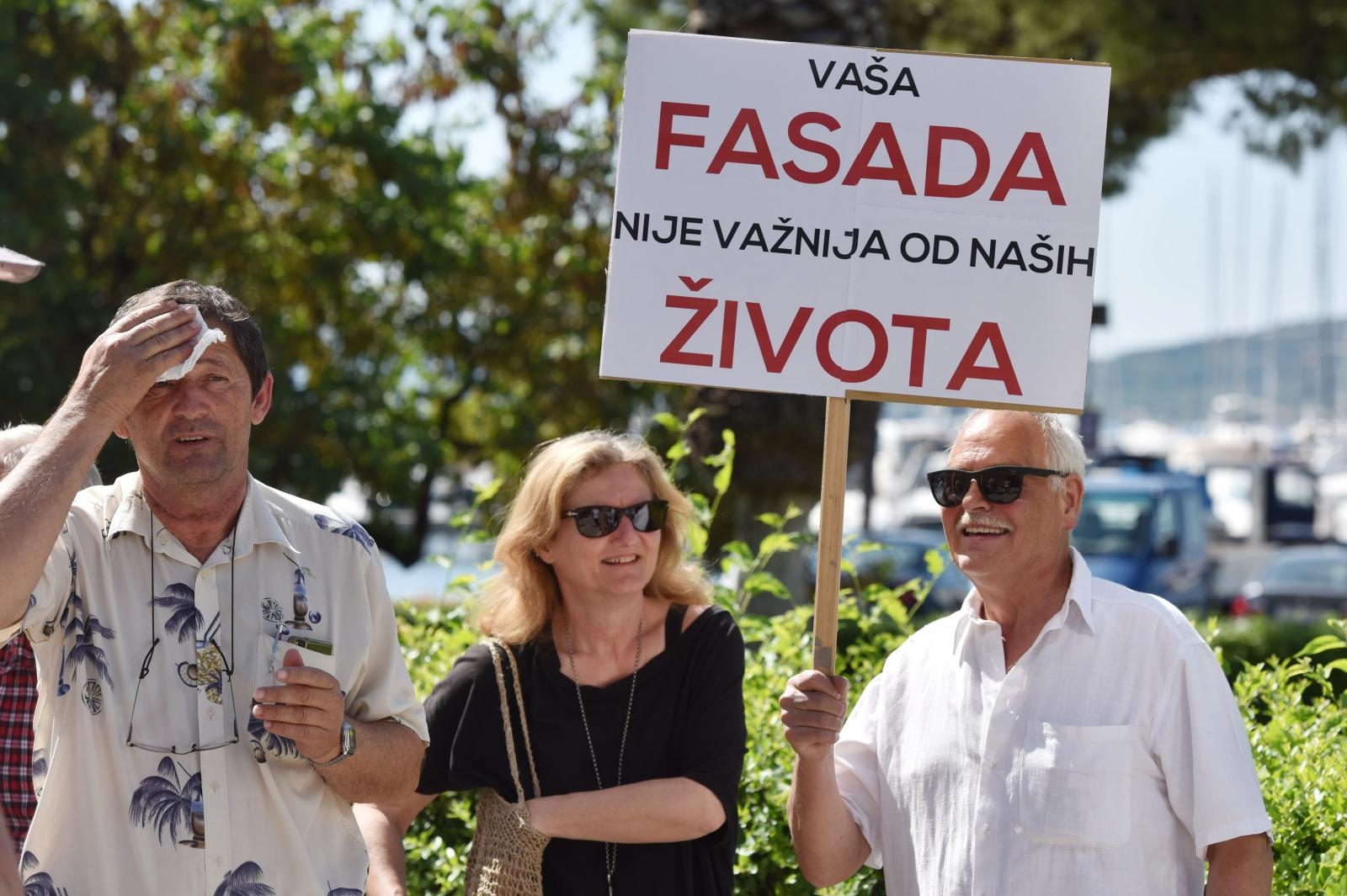 ‘Ne želim dobiti rak!’ Mještani prosvjedovali protiv postavljanja bazne stanice Tele 2