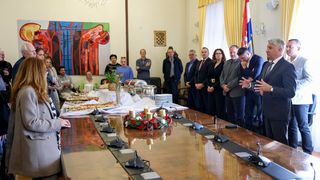 Župan Longin primio predstavnike medija koji prate rad Zadarske županije Župan Longin primio predstavnike medija koji prate rad Zadarske županije