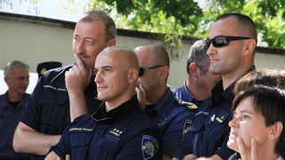 U prigodi Dana hrvatske policije i njihovog zaštitnika Sv.Mihovila danas je u PU Zadarskoj održana prigodna svečanost.U nastavku svečanosti, pokaznu vježbu samoobrane izveli su pripadnici interventne jedinice PU Zadarske te su podijeljena priznanja nagrađ U prigodi Dana hrvatske policije i njihovog zaštitnika Sv.Mihovila danas je u PU Zadarskoj održana prigodna svečanost.U nastavku svečanosti, pokaznu vježbu samoobrane izveli su pripadnici interventne jedinice PU Zadarske te su podijeljena priznanja nagrađ