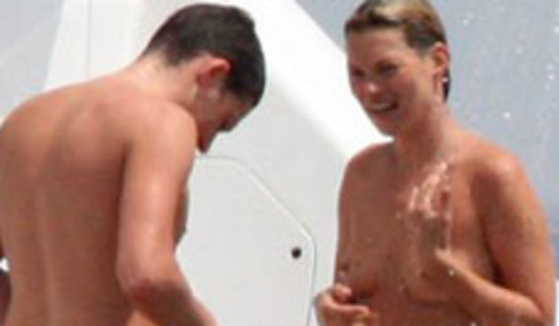 Kate Moss u toplesu (Foto: tportal.hr)