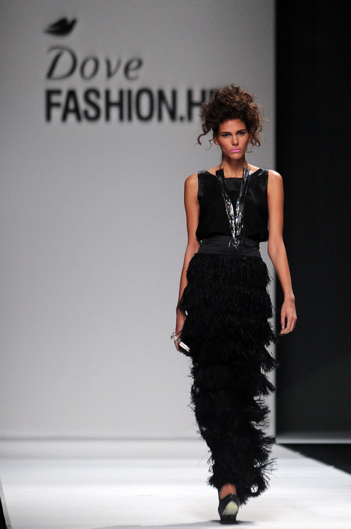 Zagreb, 290911.
Velesajam, paviljon 5.
Modne revije i poznati na Dove Fashion.hr proljece ljeto 2012. Prvi dan su izlagali kreatori Ivica Skoko, Martina Felja, AMDS by ALDUK i IK STUDIO.
Na slici: kreacije Ivica Skoko.
Foto: Srdjan Vrancic / CROPIX Zagreb, 290911.
Velesajam, paviljon 5.
Modne revije i poznati na Dove Fashion.hr proljece ljeto 2012. Prvi dan su izlagali kreatori Ivica Skoko, Martina Felja, AMDS by ALDUK i IK STUDIO.
Na slici: kreacije Ivica Skoko.
Foto: Srdjan Vrancic / CROPIX