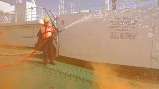 Zadar, 190413.
Pokazno-edukacijska vjezba spasavanja na moru “More i sigurnost” na moru ispred Morskih orgulja; sudjelovalo je 14 institucija (policija, vatrogasci, Crveni kriz, hitna pomoc, ronilacki klubovi…). Simuliran je pozar na Jadrolinijinom traj