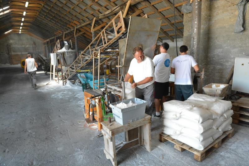 Nin – Povijesni gradic Nin pokraj Zadra za svoju prepoznatljivost ima nadaleko poznatu i najstariju hrvatsku solanu. Pod geslom “Prica o soli…” i dan danas se sol proizvodi na tradicionalan nacin. Photo: Damir Spehar/PIXSELL Nin – Povijesni gradic Nin pokraj Zadra za svoju prepoznatljivost ima nadaleko poznatu i najstariju hrvatsku solanu. Pod geslom “Prica o soli…” i dan danas se sol proizvodi na tradicionalan nacin. Photo: Damir Spehar/PIXSELL