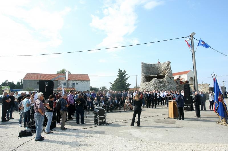 Zadar – U nazocnosti brojnih branitelja, gradskih vlasti, pripadnika HV-a i MUP-a te gradjana Zadra sredisnjom svecanoscu na gradskom predjelu Dracevac obiljezena je 23. obljetnica Dana obrane Grada. Svecanosti je nazocila Kolinda Grabar Kitarovic. Photo: Zadar – U nazocnosti brojnih branitelja, gradskih vlasti, pripadnika HV-a i MUP-a te gradjana Zadra sredisnjom svecanoscu na gradskom predjelu Dracevac obiljezena je 23. obljetnica Dana obrane Grada. Svecanosti je nazocila Kolinda Grabar Kitarovic. Photo: