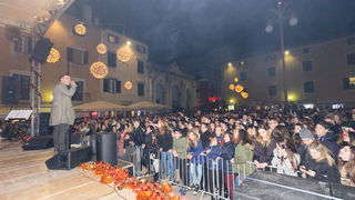 Doček 2017: Najluđa noć na zadarskom Poluotoku privukla više tisuća Zadrana i gostiju Doček 2017: Najluđa noć na zadarskom Poluotoku privukla više tisuća Zadrana i gostiju