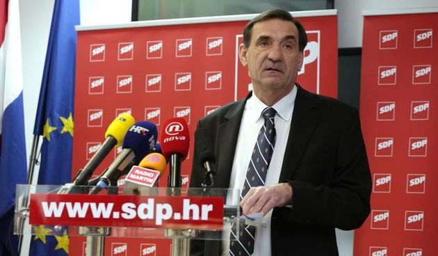 Zagreb – U sjedistu SDP-a potpredsjednik Hrvatskog sabora Nenad Stazic odrzao je konferenciju za medije na temu “Istina koju morate znati o HDZ-u, kriminalu i ulozi predsjednicke kandidatkinje Kolinde Grabar Kitarovic”. Photo: Zarko Basic/PIXSELL