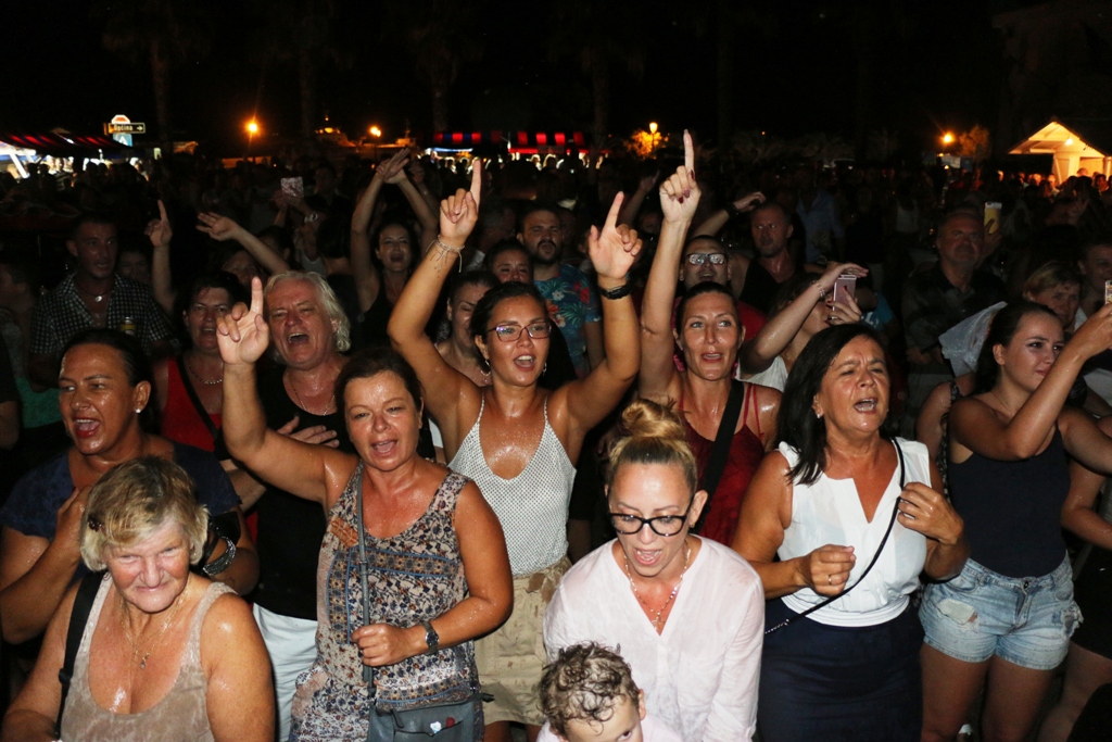 S Alenom Islamovićem po pljusku pjevalo šest tisuća Virana