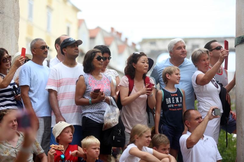 Split: Svakog dana car Dioklecijan i njegova supruga Priska pozdravljaju građane