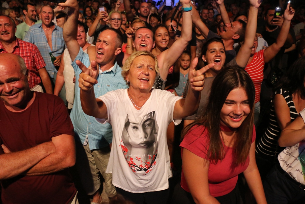 S Alenom Islamovićem po pljusku pjevalo šest tisuća Virana