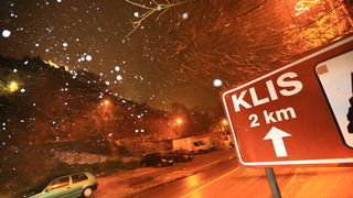 Klis, 101212. 
Ciklona Simenka je veceras donijela Snijeg nadomak Splita svega 4km zracne linije od Splita.
Na slici Snijeg na Klisu.
Foto: Zvonimir Barisin / CROPIX
