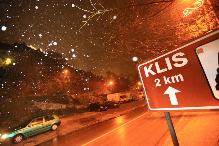 Klis, 101212. 
Ciklona Simenka je veceras donijela Snijeg nadomak Splita svega 4km zracne linije od Splita.
Na slici Snijeg na Klisu.
Foto: Zvonimir Barisin / CROPIX