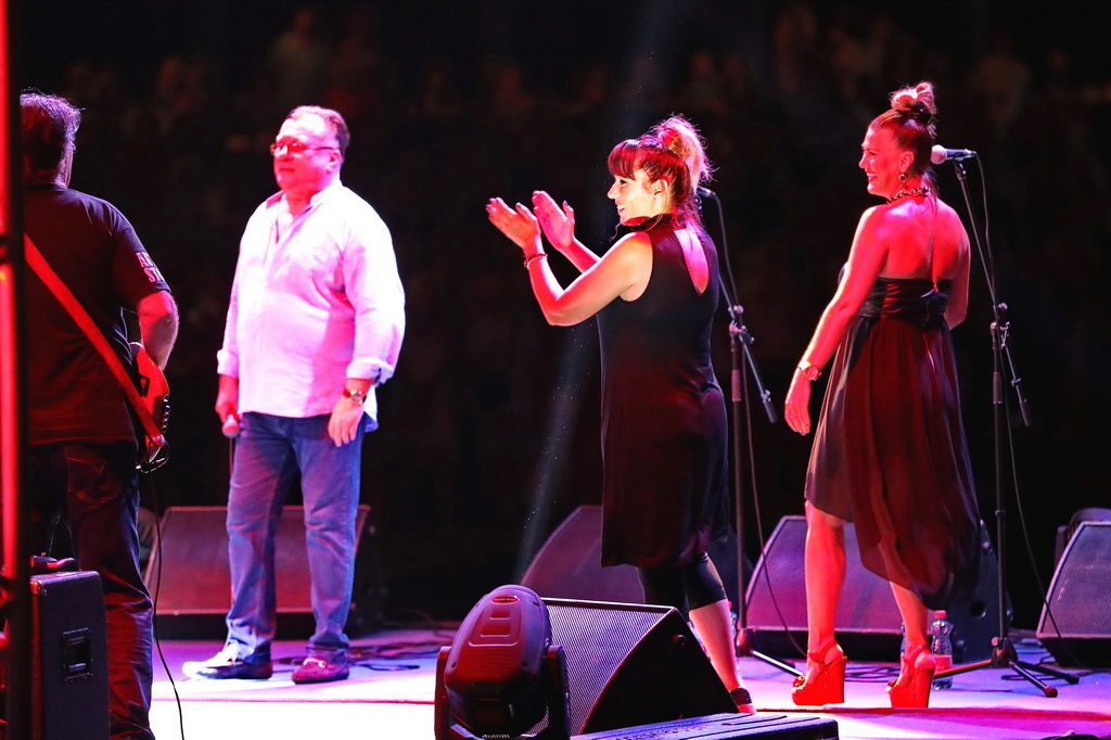 Halid Bešlić maestralno zaključio koncertnu sezonu u Biogradu na Moru