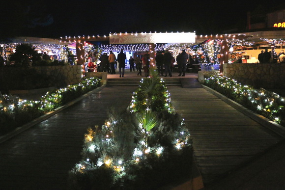 Virani 2016. godinu dočekali uz Lidiju Bačić, Leteći odred i spektakularan vatromet Virani 2016. godinu dočekali uz Lidiju Bačić, Leteći odred i spektakularan vatromet