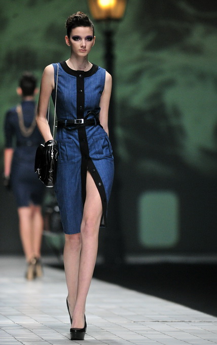 Zagreb, 150312.
Dove Fashion.hr fall-winter 2012/2013, modno dogadjanje koje se odrzava od 15. do 17. ozujka u paviljonu 10 Zagrebackog velesajma. Prvog dana sa modnim revijama predstavili su se designeri: Clash of 9, Aleksandar Zarevac, Matija Cop, ADMS Zagreb, 150312.
Dove Fashion.hr fall-winter 2012/2013, modno dogadjanje koje se odrzava od 15. do 17. ozujka u paviljonu 10 Zagrebackog velesajma. Prvog dana sa modnim revijama predstavili su se designeri: Clash of 9, Aleksandar Zarevac, Matija Cop, ADMS