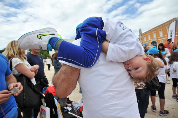 Zadar, 250513.
Univerzalna sportska skola “Dite zadarsko” kraj sezone obiljezila proslavom cetvrtog rodjendana i odrzavanjem sportskih igara na Forumu.
Na fotografiji: sporske igre “Dite zadarsko”.
Foto: Luka Gerlanc / CROPIX
