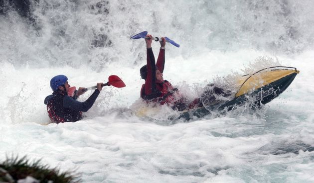 Peta Hrvatska rafting regata Zrmanja 2010, koja se odrzala na raftig stazi od Mlina Zegarskih do Muskovaca, i ove je godin humanitarnog karaktera, a dio prikupljenih sredstava i prihod od humanitarne aukcije slika ide za Djecji vrtic za djecu s teskocama