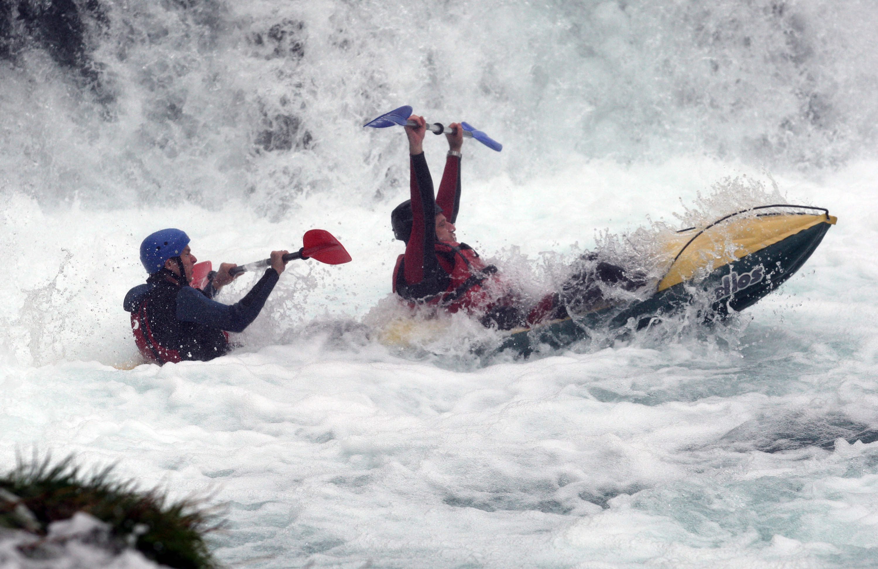 Peta Hrvatska rafting regata Zrmanja 2010, koja se odrzala na raftig stazi od Mlina Zegarskih do Muskovaca, i ove je godin humanitarnog karaktera, a dio prikupljenih sredstava i prihod od humanitarne aukcije slika ide za Djecji vrtic za djecu s teskocama
