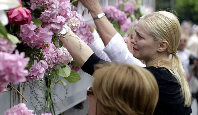 Sarajlije u suzama ispratili tabute prema Srebrenici, Izvor: Anadolija/N1info