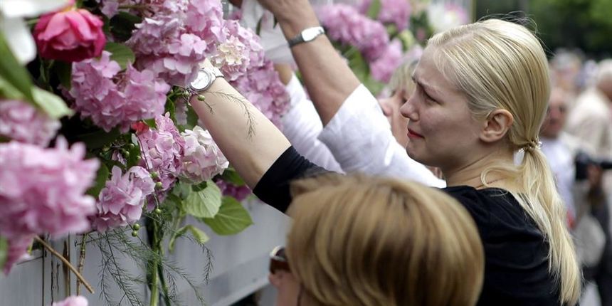 Sarajlije u suzama ispratili tabute prema Srebrenici, Izvor: Anadolija/N1info