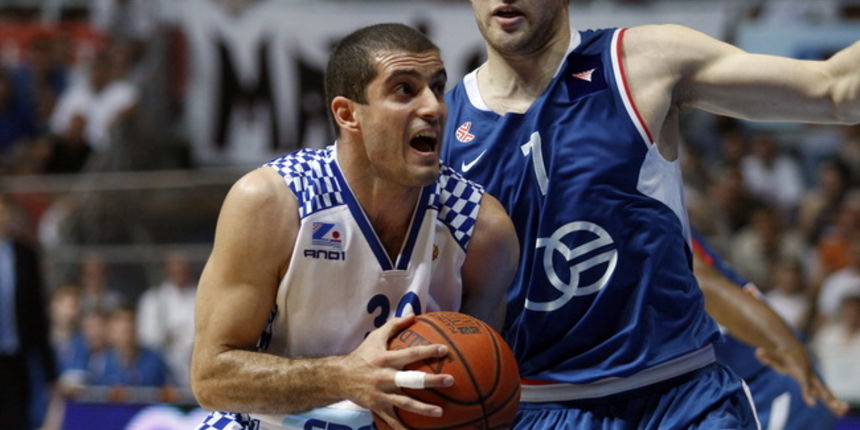 Zadar, 080610.
Dvorana Kresimir Cosic.
Cetvrta finalna kosarkaska utkmica izmedju Zadra i Cibone.
Na fotografiji: igrac Zadra Vedran Morovic (bijeli).
Foto: Jure Miskovic / CROPIX Zadar, 080610.
Dvorana Kresimir Cosic.
Cetvrta finalna kosarkaska utkmica izmedju Zadra i Cibone.
Na fotografiji: igrac Zadra Vedran Morovic (bijeli).
Foto: Jure Miskovic / CROPIX