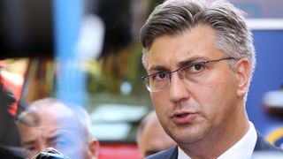Plenković posjetio Centar za koordinaciju, vođenje i gašenje požara na priobalju Plenković posjetio Centar za koordinaciju, vođenje i gašenje požara na priobalju