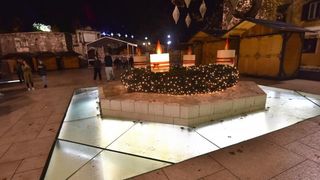 Upaljene prve adventske svijeće u crkvi sv. Šime i na Trgu Petra Zoranića