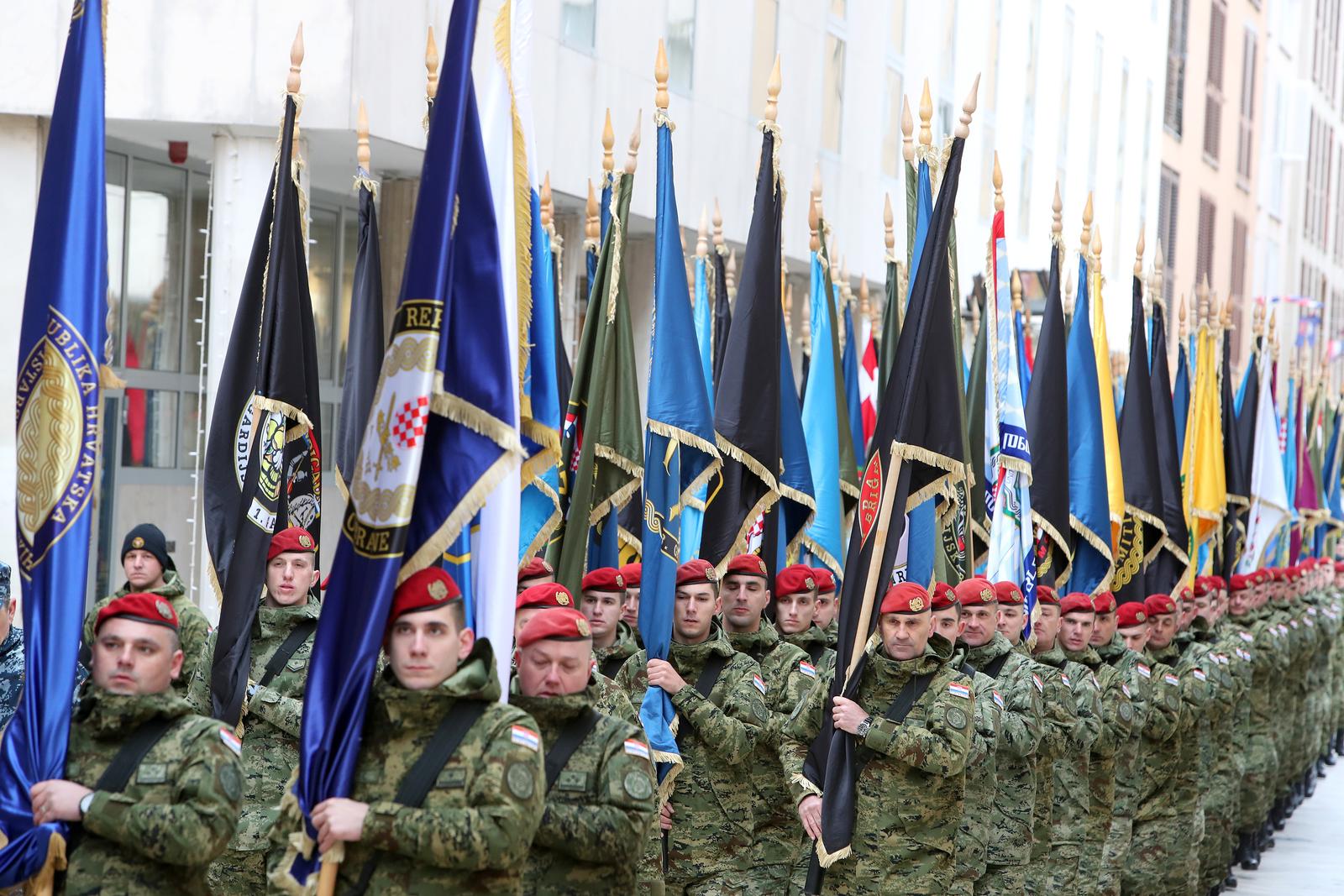 Mimohod pripadnika OSRH i MUP-a s ratnim zastavama povodom 30. obljetnice VRO Maslenica Mimohod pripadnika OSRH i MUP-a s ratnim zastavama povodom 30. obljetnice VRO Maslenica