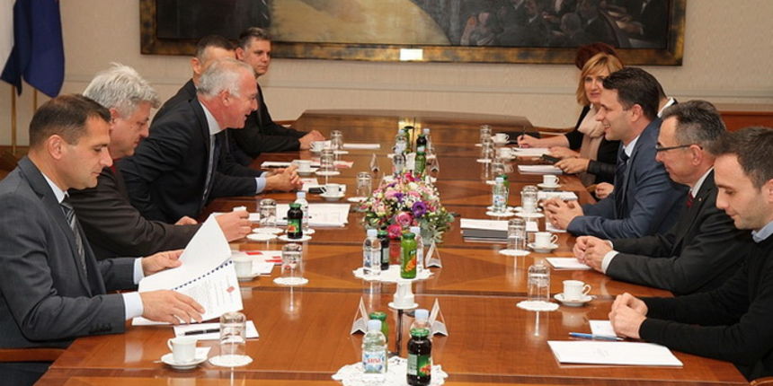 Image 381489 (auto) Image 381489 (auto)