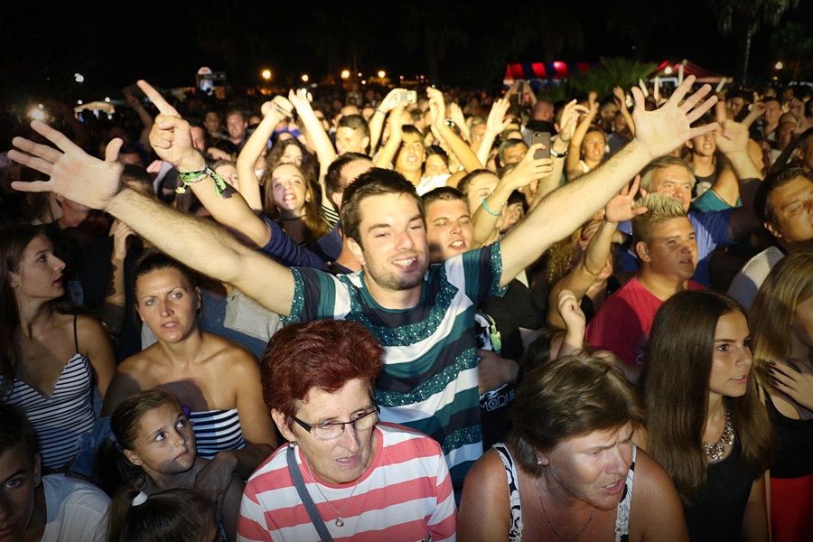 Dan Općine Vir proslavljen uz spektakularni koncert Prljavog Kazališta i vatromet Dan Općine Vir proslavljen uz spektakularni koncert Prljavog Kazališta i vatromet