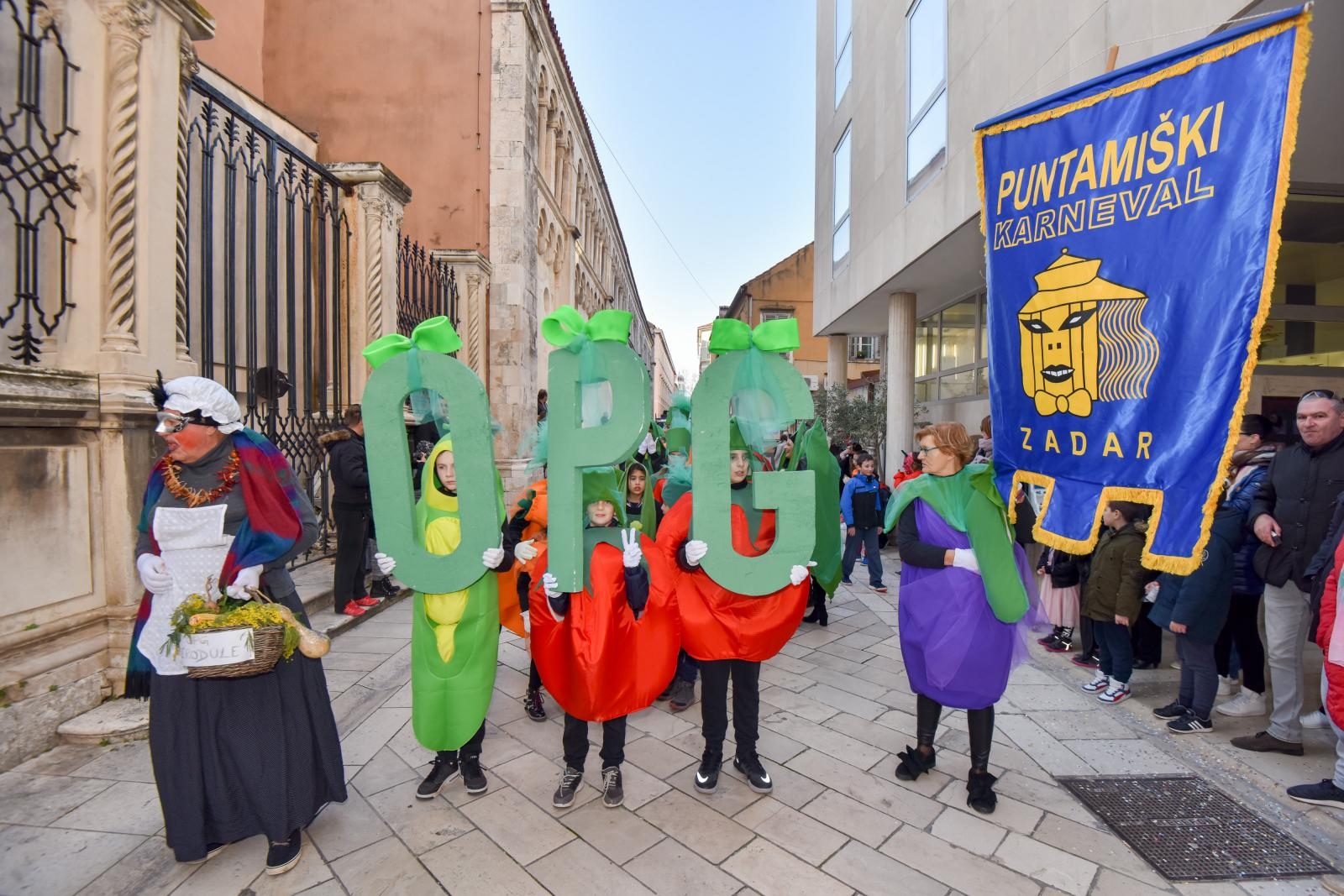 Zadarski karneval 2018: Povorka maškaranih skupina gradskim ulicama Zadarski karneval 2018: Povorka maškaranih skupina gradskim ulicama