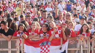 Zadar dočekao svoje Vatrene: Sve generacije okupile se na Forumu