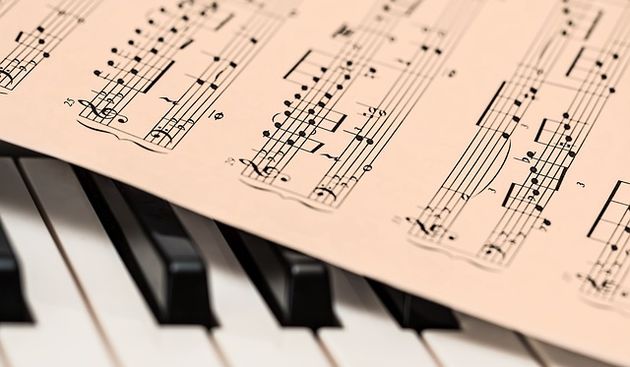 Klavir, glasovir, note, glazba ilustracija