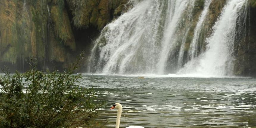 Jesenske boje i ljepote Nacionalnog parka Slapovi Krke oduševljavaju i dalje mnogobrojne turiste iz cijeloga svijeta. Photo: Hrvoje Jelavic/PIXSELL Jesenske boje i ljepote Nacionalnog parka Slapovi Krke oduševljavaju i dalje mnogobrojne turiste iz cijeloga svijeta. Photo: Hrvoje Jelavic/PIXSELL