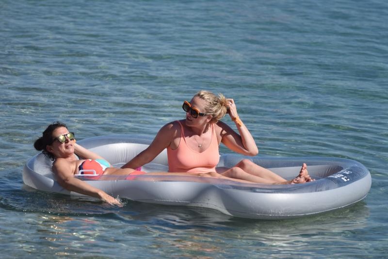 Lipe divojke dobro se zabavljaju na Love International festivalu